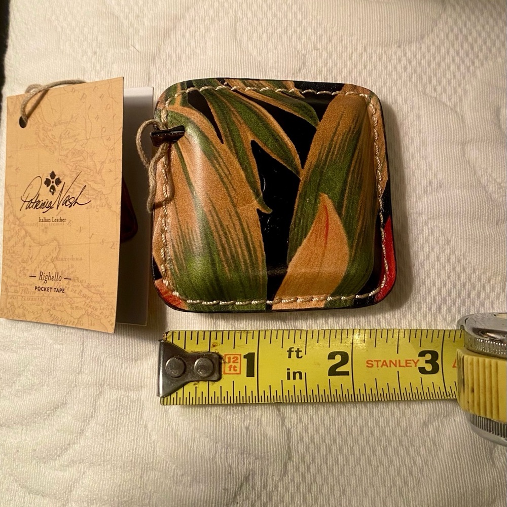 NWT Patricia Nash Cuban Tropical Righello retractable tape measure